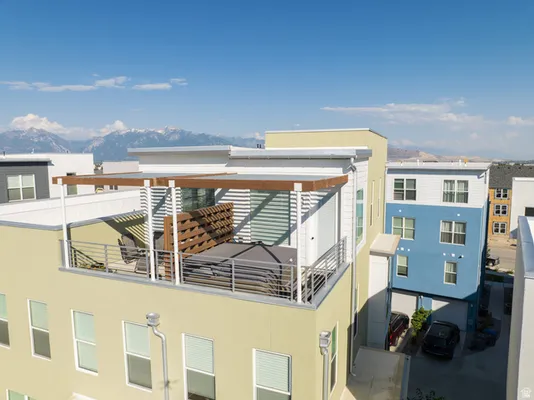 Property Slideshow image 2 of 33 | 11223 s freestone rd, South Jordan, UT, 84009