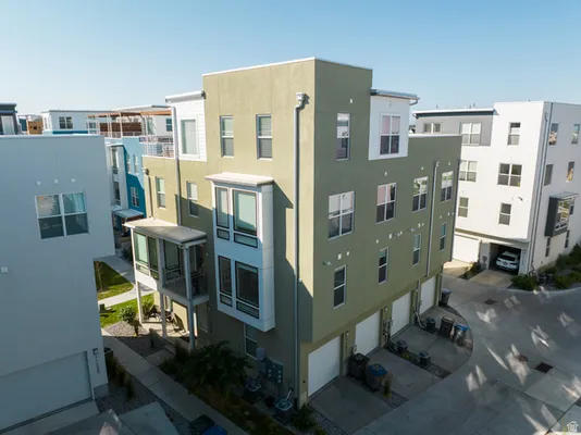 Property Slideshow image 3 of 33 | 11223 s freestone rd, South Jordan, UT, 84009