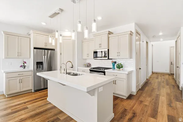 Property Slideshow image 3 of 33 | 812 n via modelo cir, Washington, UT, 84780