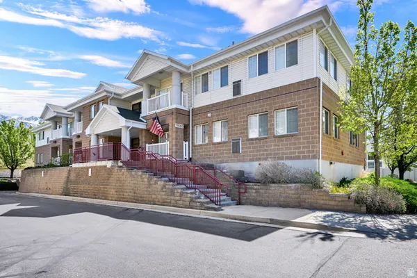 Property Slideshow image 2 of 32 | 11085 s grape arbor pl 106, Sandy, UT, 84070