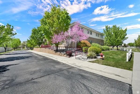 Property Slideshow image 3 of 32 | 11085 s grape arbor pl 106, Sandy, UT, 84070