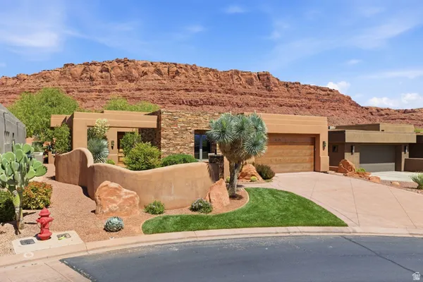 Property Slideshow image 2 of 47 | 2410 w entrada trl 4, St. George, UT, 84770