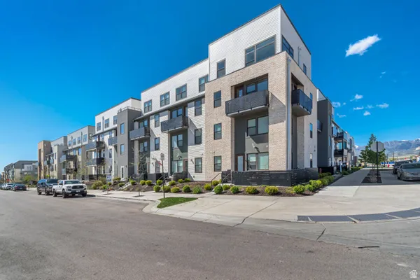 Property Slideshow image 2 of 30 | 5227 w reventon dr b102, South Jordan, UT, 84009