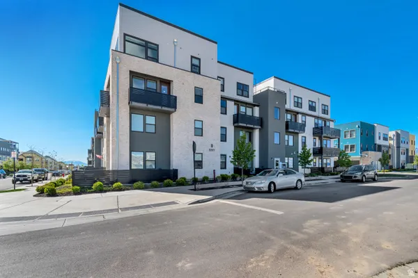 Property Slideshow image 3 of 30 | 5227 w reventon dr b102, South Jordan, UT, 84009