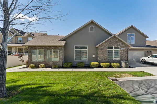 Property Slideshow image 3 of 21 | 877 w 1920 c, Syracuse, UT, 84075