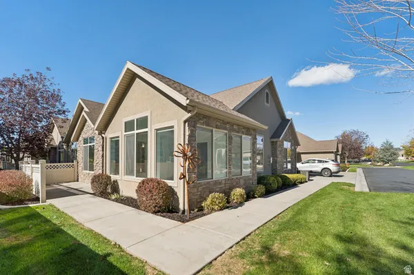 Property Slideshow image 2 of 21 | 877 w 1920 c, Syracuse, UT, 84075