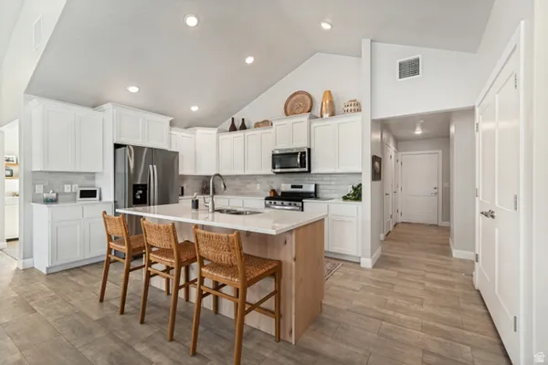 Property Slideshow image 3 of 17 | 501 e lone star ln b, Saratoga Springs, UT, 84045