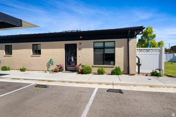 Property Slideshow image 2 of 23 | 861 e 3580 s 203, Millcreek, UT, 84106