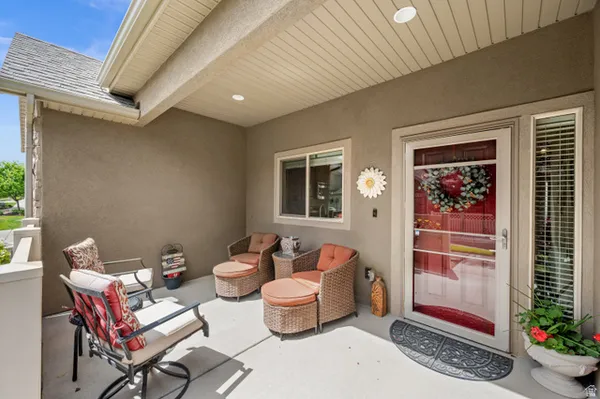 Property Slideshow image 2 of 29 | 1994 w 9270 s 7d, West Jordan, UT, 84088