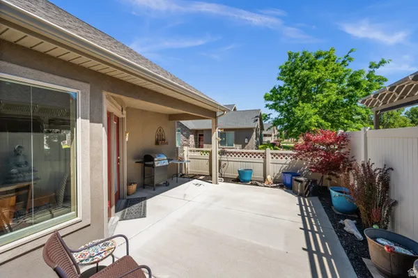 Property Slideshow image 3 of 29 | 1968 w 9270 d, West Jordan, UT, 84088