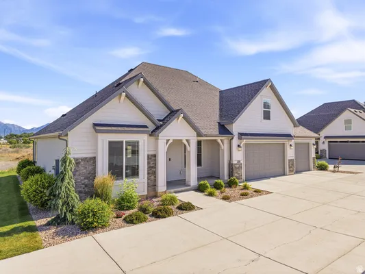 Property Slideshow image 3 of 32 | 1221 s annies ln 18, Spanish Fork, UT, 84660