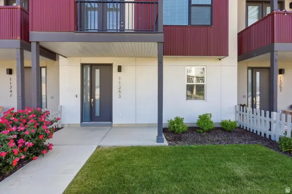 Property Slideshow image 2 of 60 | 11253 s holly springs dr, South Jordan, UT, 84009