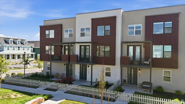 Property Slideshow image 3 of 60 | 11253 s holly springs dr, South Jordan, UT, 84009