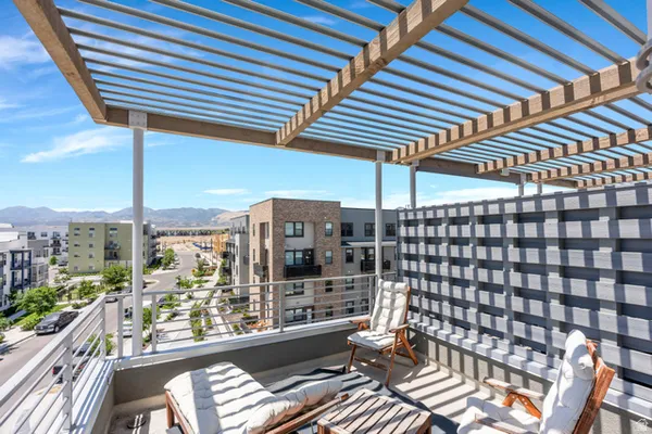 Property Slideshow image 3 of 35 | 11241 s freestone rd, South Jordan, UT, 84009