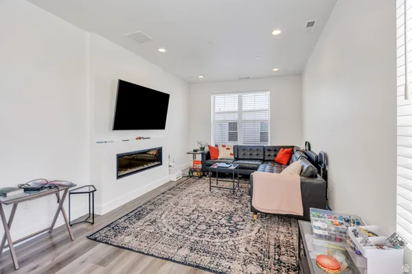Property Slideshow image 2 of 35 | 11241 s freestone rd, South Jordan, UT, 84009