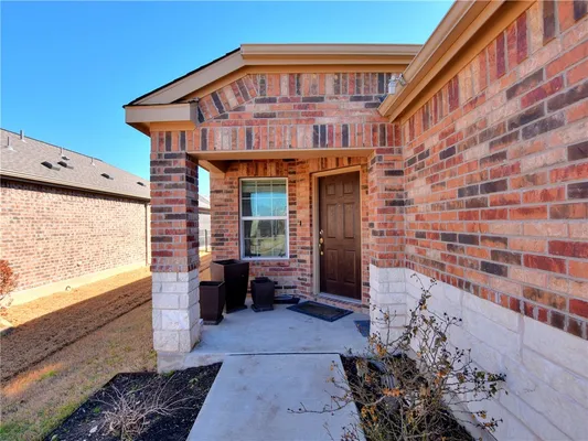 Property Slideshow image 2 of 28 | 823 hamilton ln, Georgetown, TX, 78633