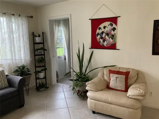 Property Slideshow image 2 of 22 | 2309 park ln 104, Hollywood, FL, 33021