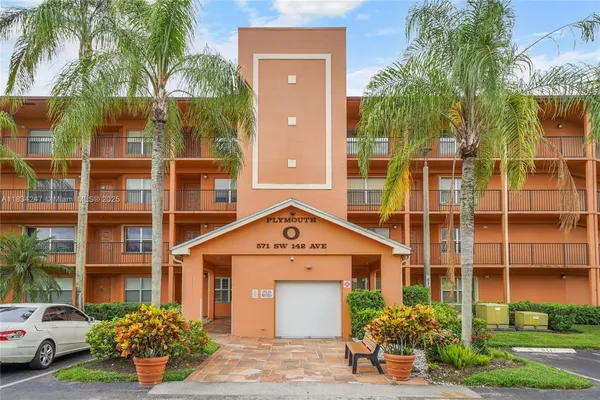 Property Slideshow image 2 of 47 | 571 sw 142nd ave 410o, Pembroke Pines, FL, 33027