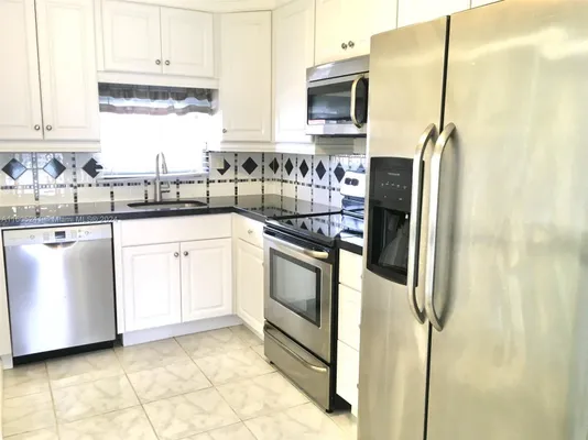 Property Slideshow image 3 of 23 | 681 s hollybrook dr apt 307, Pembroke Pines, FL, 33025