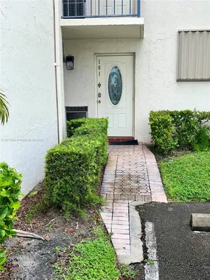 Property Slideshow image 2 of 51 | 9720 s hollybrook lake dr apt 101, Pembroke Pines, FL, 33025