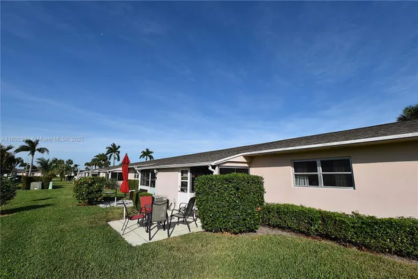 Property Slideshow image 3 of 32 | 2688 dudley dr h, West Palm Beach, FL, 33415