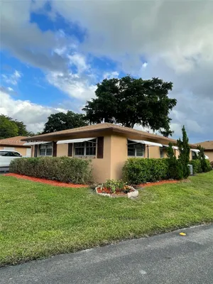 Property Slideshow image 2 of 9 | 718 whippoorwill ln, Delray Beach, FL, 33445