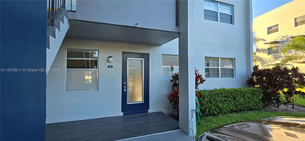 Property Slideshow image 2 of 31 | 7827 golf circle dr 101, Margate, FL, 33063