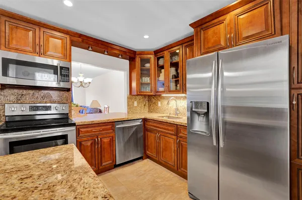 Property Slideshow image 3 of 25 | 410 se 2nd st 220, Hallandale Beach, FL, 33009