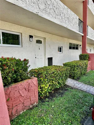 Property Slideshow image 2 of 54 | 411 s hollybrook dr 105, Pembroke Pines, FL, 33025