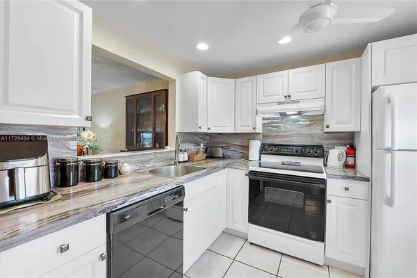 Property Slideshow image 3 of 22 | 1035 country club dr apt 206, Margate, FL, 33063
