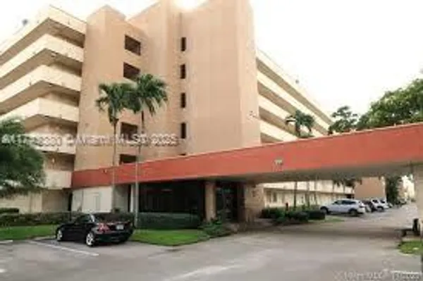 Property Slideshow image 3 of 24 | 8900 washington blvd ph 2a, Pembroke Pines, FL, 33025