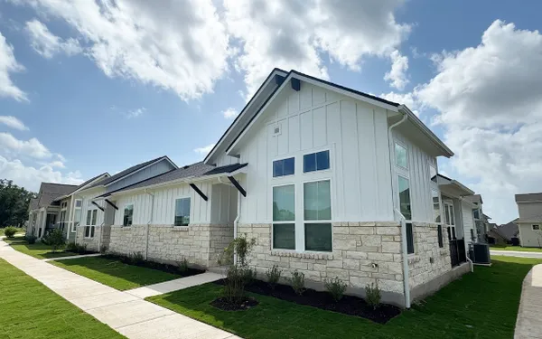 Property Slideshow image 2 of 30 | 136 stewart dr unit 101, San Marcos, TX, 78666