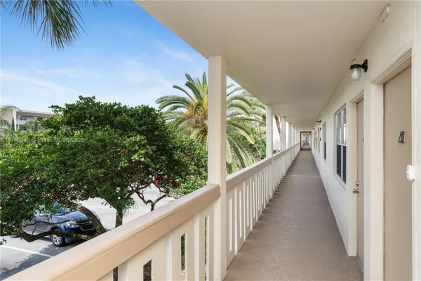 Property Slideshow image 3 of 16 | 2201 lucaya bnd m2, Coconut Creek, FL, 33066