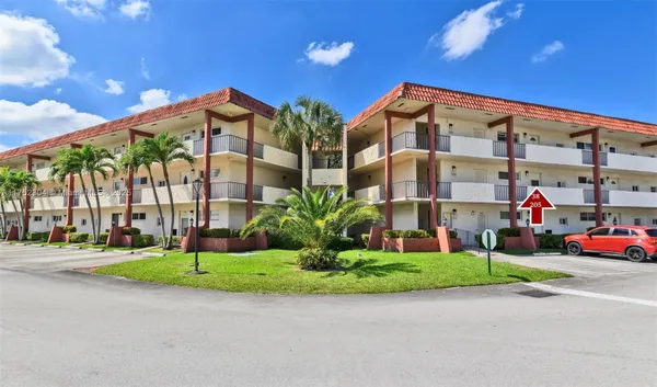 Property Slideshow image 2 of 44 | 411 s hollybrook dr 205, Pembroke Pines, FL, 33025