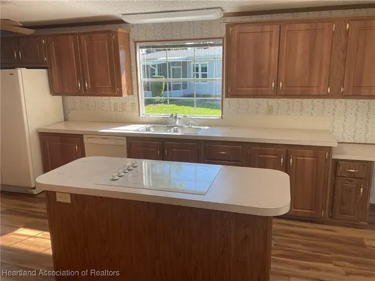 Property Slideshow image 3 of 16 | 2704 e waterview dr, Avon Park, FL, 33825