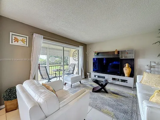 Property Slideshow image 2 of 38 | 9411 n hollybrook lake dr 304, Pembroke Pines, FL, 33025