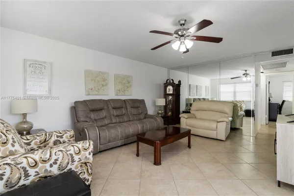Property Slideshow image 2 of 29 | 40 harwood b # 40, Deerfield Beach, FL, 33442