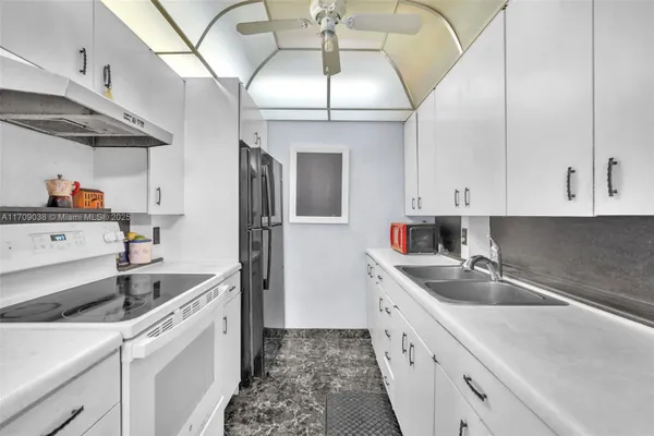 Property Slideshow image 2 of 25 | 4051 newport n # 4051, Deerfield Beach, FL, 33442