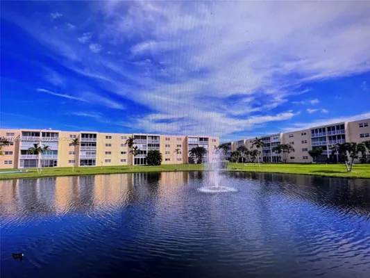 Property Slideshow image 2 of 36 | 415 se 11th ter 201, Dania Beach, FL, 33004