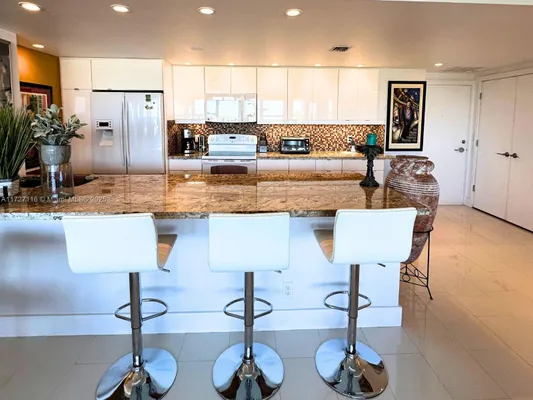Property Slideshow image 2 of 26 | 3300 ne 36th st 605, Fort Lauderdale, FL, 33308