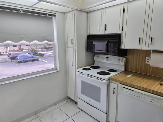 Property Slideshow image 2 of 8 | 3551 inverrary dr apt 201, Lauderhill, FL, 33319