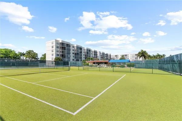 Property Slideshow image 3 of 25 | 9220 s hollybrook lake dr apt 208, Pembroke Pines, FL, 33025