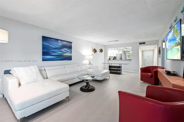 Property Slideshow image 2 of 43 | 7443 fairfax dr 208, Tamarac, FL, 33321