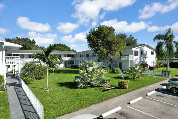 Property Slideshow image 2 of 18 | 182 westbury j # 182, Deerfield Beach, FL, 33442