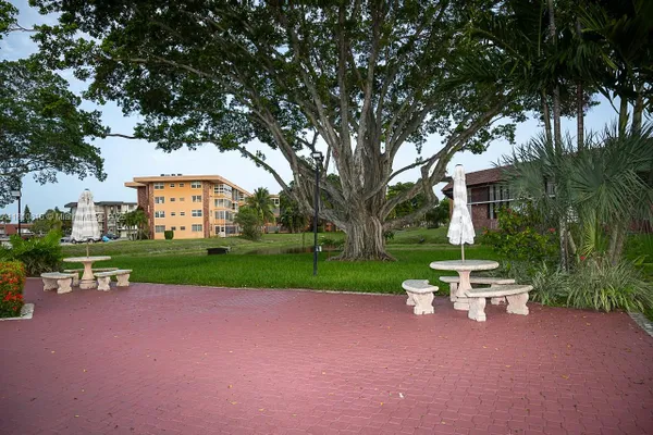 Property Slideshow image 3 of 26 | 2861 nw 47th ter apt 201a, Lauderdale Lakes, FL, 33313