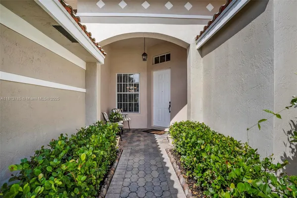 Property Slideshow image 3 of 32 | 6569 jog estates ln, Boynton Beach, FL, 33437
