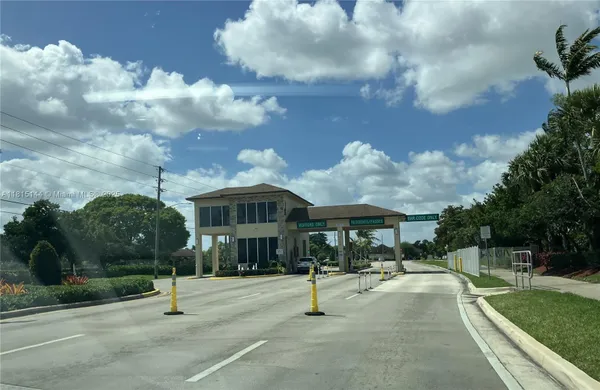 Property Slideshow image 2 of 24 | 800 sw 131st ave 109f, Pembroke Pines, FL, 33027