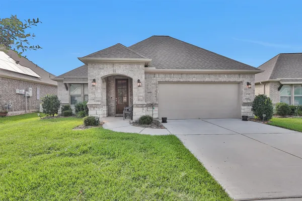 Property Slideshow image 2 of 43 | 5746 lakeside villas ct, Conroe, TX, 77304