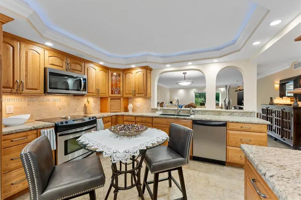 Property Slideshow image 3 of 43 | 150 s hollybrook ter 201, Pembroke Pines, FL, 33025