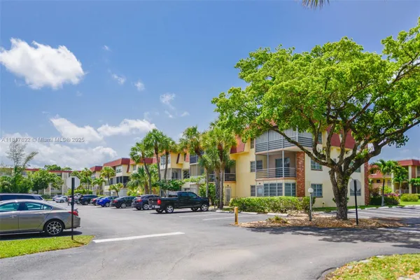 Property Slideshow image 2 of 46 | 3071 nw 47th ter 227, Lauderdale Lakes, FL, 33313